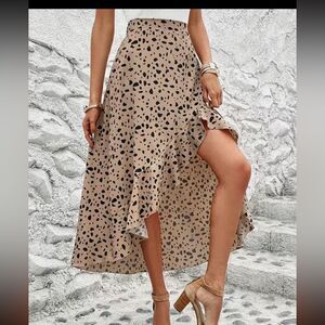 Beautiful asymmetrical skirt with ruffle light weight with elastic waist